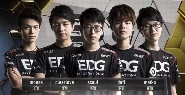 布置上更加 布置上更加