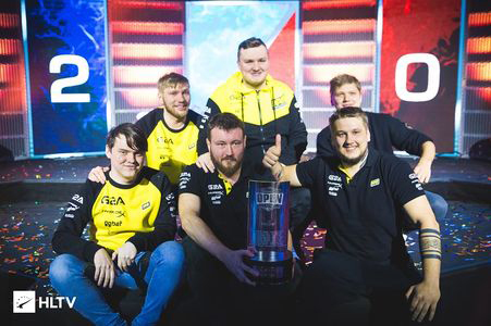 在利物浦夺 在利物浦夺